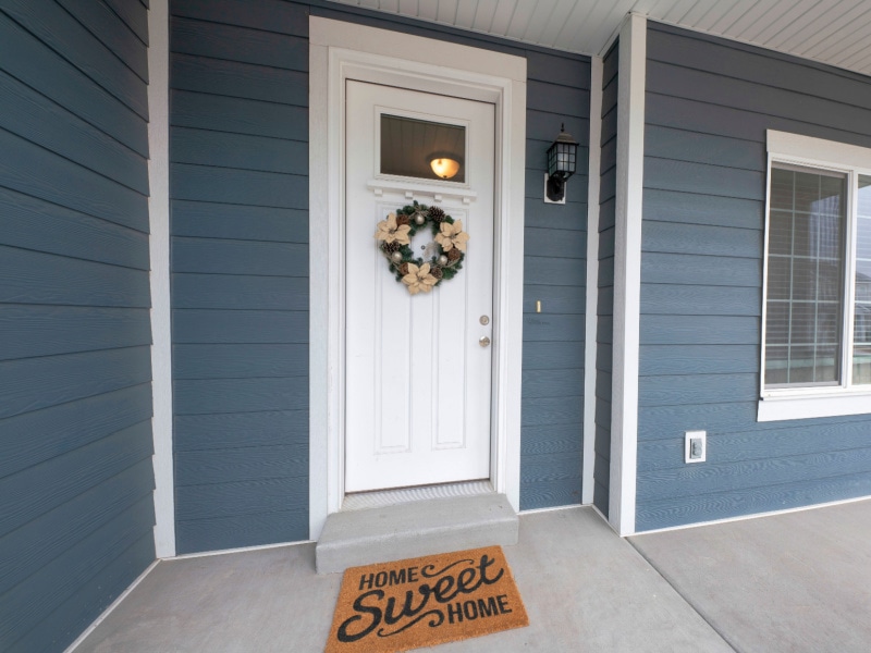 modern blue vinyl siding for a suffolk county home